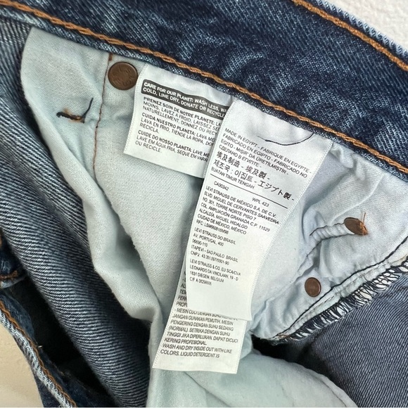 Levi's 501 Mens Blue Medium Wash Button Fly Straight Leg Denim Jeans Size 42x30 - Picture 11 of 12